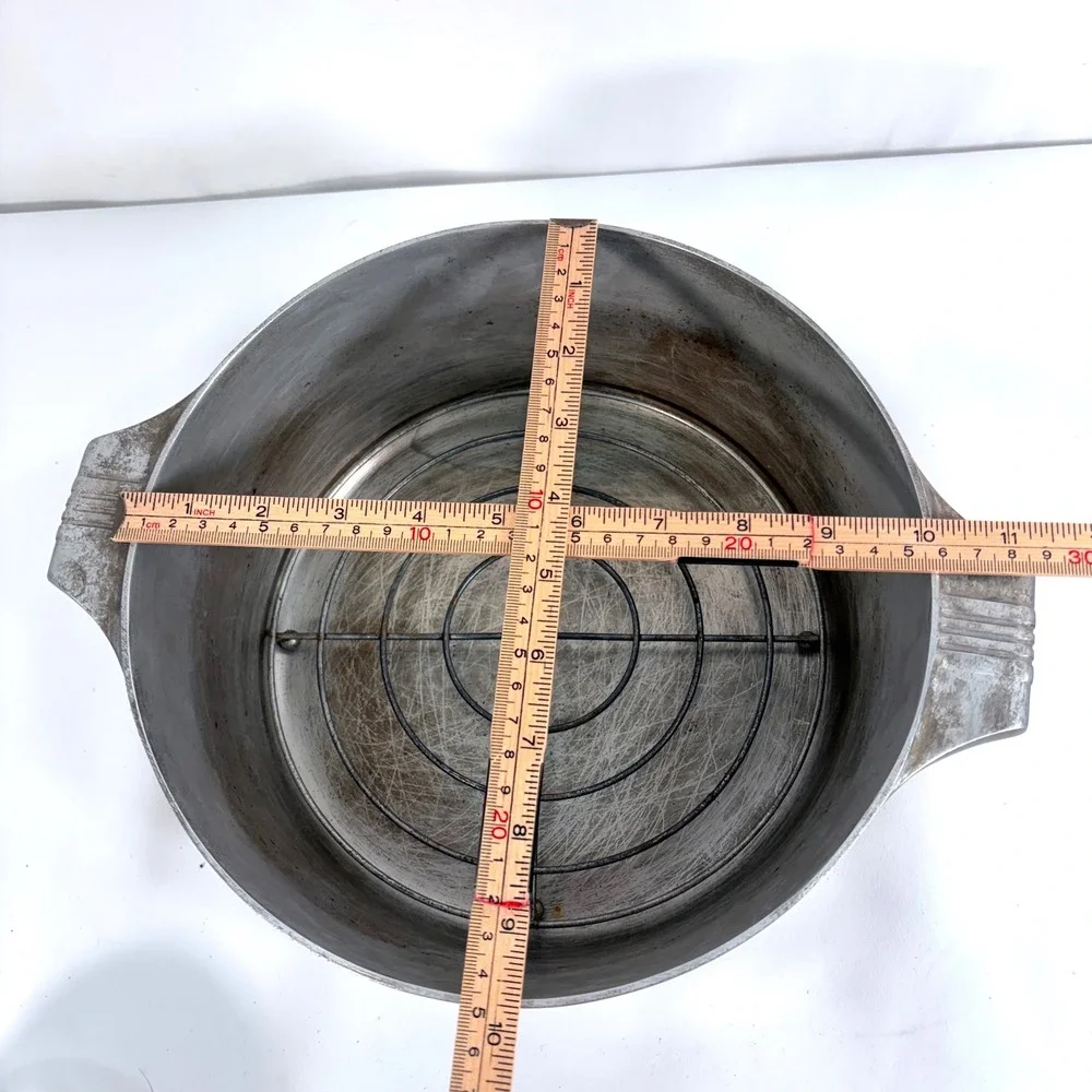 Wagner Ware Dutch Oven Silver Magnalite 4248-P Cast Aluminum with Lid and Trivet